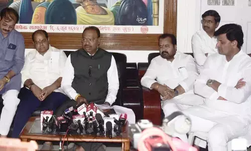 सीएम का वादा, जिला विकास के लिए बजट देंगे ज्यादा : बावनकुले सीएम का वादा, जिला विकास के लिए बजट देंगे ज्यादा : बावनकुले