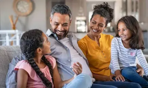 अगर आप भी अपने परिवार के साथ बनाना चाहते हैं मजबूत रिश्ता, तो यहां से लें बेहतरीन आइडियाज