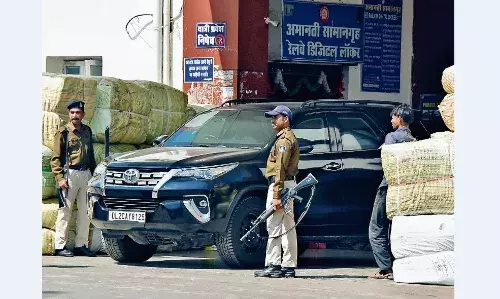पीएम के वीआईपी काफिले में शामिल हाेने दिल्ली से पहुंचीं बुलेट प्रूफ कारें