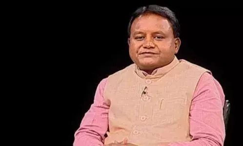 सीएम मोहन चरण माझी ने स्टोल्स पर जाकर विक्रेताओं से बातचीत की, महिला सशक्तिकरण योजना को लेकर की बात