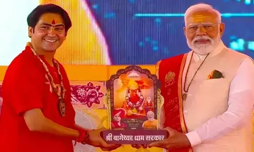 हमारी बारात में... धीरेंद्र शास्त्री ने मंच से अपनी शादी की बात, तो PM मोदी की रही कुछ ऐसी प्रतिक्रिया
