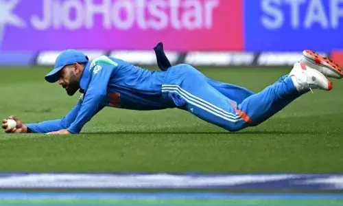 पाकिस्तान के खिलाफ फिल्डिंग के दौरान किंग कोहली ने रचा इतिहास, खास मामले में टीम इंडिया के पूर्व कप्तान को पछाड़ा