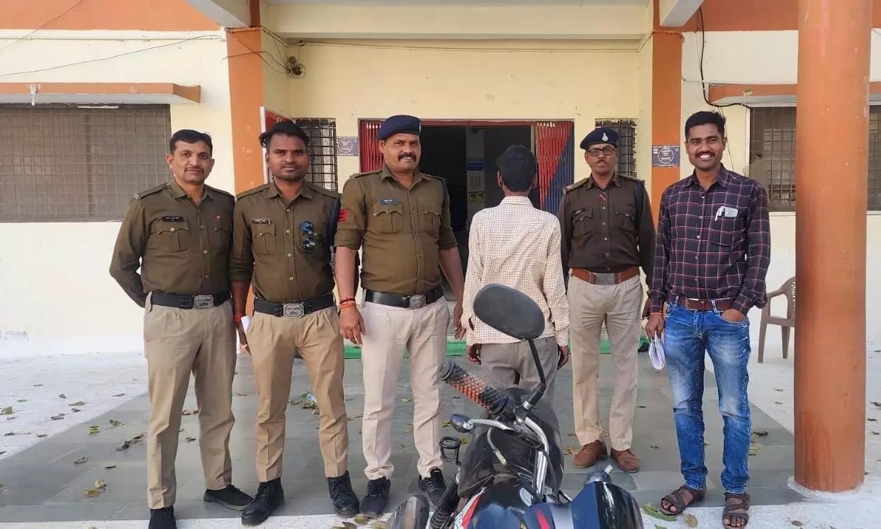 चोरी गई मोटरसाइकिल को पुलिस ने किया जप्त, आरोपी गिरफ्तार चोरी गई मोटरसाइकिल को पुलिस ने किया जप्त, आरोपी गिरफ्तार