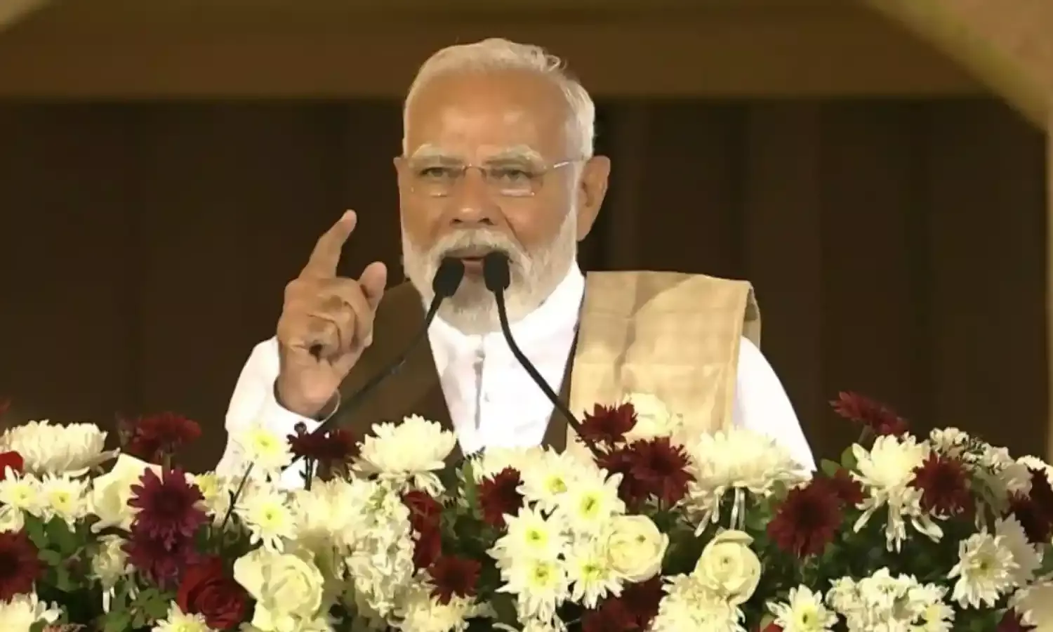 पीएम मोदी झुमोइर बिनंदिनी कार्यक्रम में पहुंचे, लोगों को किया संबोधित, बजाया ड्रम, सीएम हिमंत बिस्वा सरमा भी रहे मौजूद