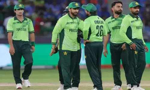 न्यूजीलैंड की बांग्लादेश पर जीत के साथ टूर्नामेंट से बाहर हुआ मेजबान पाकिस्तान, बांग्लादेश का भी कटा पत्ता न्यूजीलैंड की बांग्लादेश पर जीत के साथ टूर्नामेंट से बाहर हुआ मेजबान पाकिस्तान, बांग्लादेश का भी कटा पत्ता