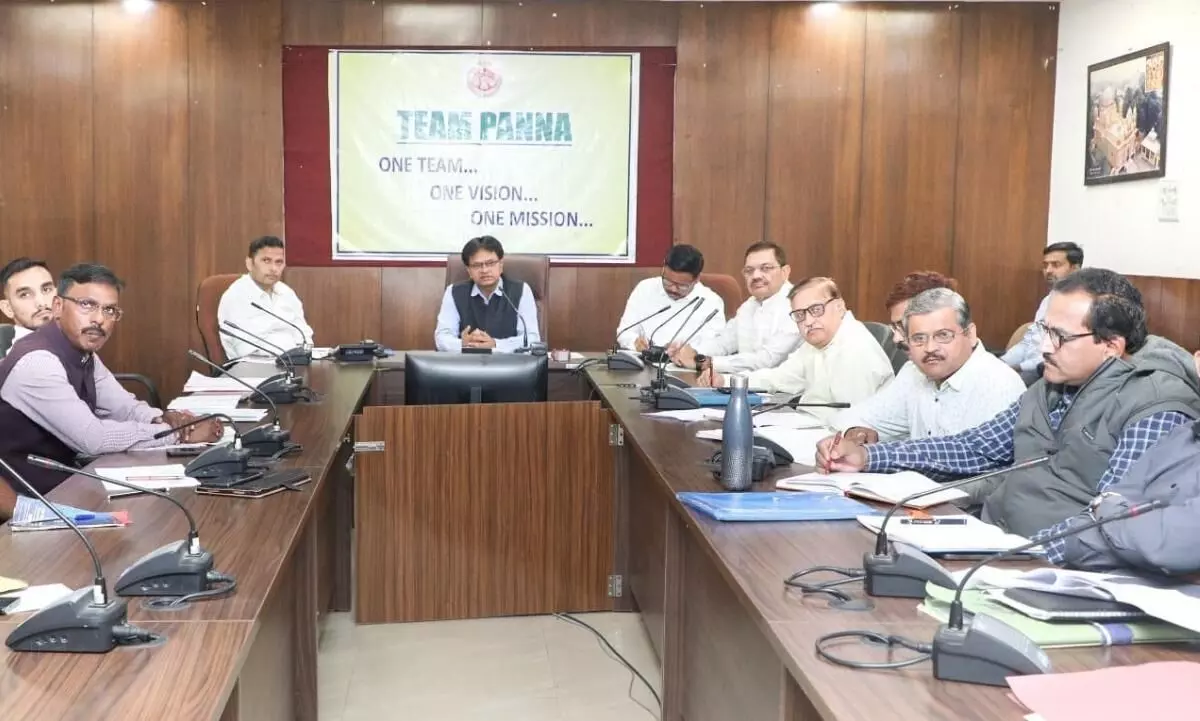 सीएम हेल्पलाइन के लंबित प्रकरणों के निराकरण में लापरवाही पर होगी कडी कार्रवाई: कलेक्टर सीएम हेल्पलाइन के लंबित प्रकरणों के निराकरण में लापरवाही पर होगी कडी कार्रवाई: कलेक्टर