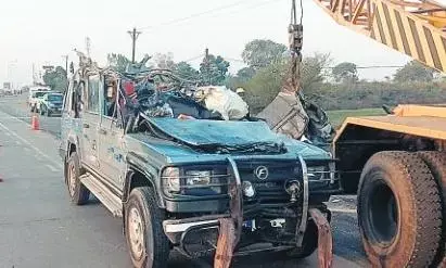 दर्दनाक हादसा, भिड़ंत इतनी तेज थी कि सहम गए लोग