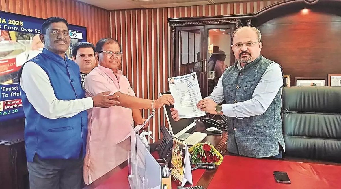 स्ट्रीट लाइट हटाना सुरक्षित यात्रा के लिए गंभीर खतरा, मेट्रो को दी जानकारी स्ट्रीट लाइट हटाना सुरक्षित यात्रा के लिए गंभीर खतरा, मेट्रो को दी जानकारी