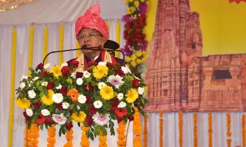 विद्यार्थियों को ज्ञान-विज्ञान के साथ बौद्धिकता और संस्कारों के समन्वय की सीख भी दें