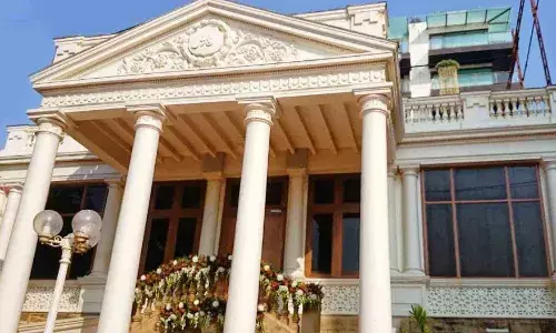 शाहरुख खान ने फैमिली के साथ बदला रहने का ठिकाना, मन्नत छोड़कर इस 4 मंजिल के अपार्टमेंट में होंगे शिफ्ट, जानें क्या है वजह?