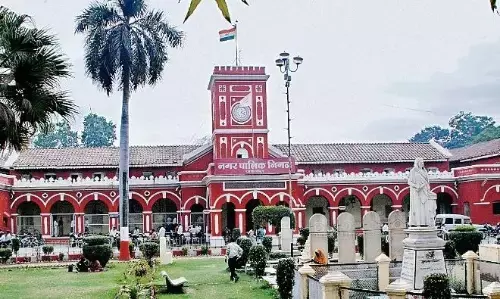 4.20 लाख रुपए की बकाया वसूली के लिए कुर्की वारंट लेकर नगर निगम पहुंचे मचकुरी