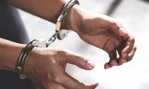 पं. बंगाल में पकड़े गए तीन अवैध बांग्लादेशी, पुलिस को इनके आतंकवादी संगठनों से जुड़े होने का शक पं. बंगाल में पकड़े गए तीन अवैध बांग्लादेशी, पुलिस को इनके आतंकवादी संगठनों से जुड़े होने का शक