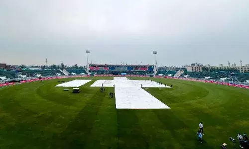 PAK vs BAN मैच में बारिश ने डाला खलल, गीला हुआ रावलपिंडी का मैदान, टॉस में हुई देरी PAK vs BAN मैच में बारिश ने डाला खलल, गीला हुआ रावलपिंडी का मैदान, टॉस में हुई देरी