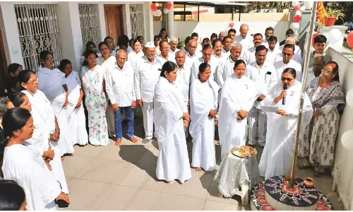 बुराइयां, गलत सोच शिव पर अर्पण कर मुक्त हो जाएं - प्रेमलता दीदी