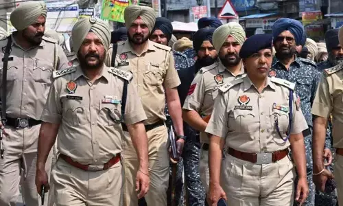 पंजाब पुलिस की बड़ी कार्रवाई, ग्रेनेड अटैक में मुख्य आरोपी एनकाउंटर में हुआ घायल पंजाब पुलिस की बड़ी कार्रवाई, ग्रेनेड अटैक में मुख्य आरोपी एनकाउंटर में हुआ घायल