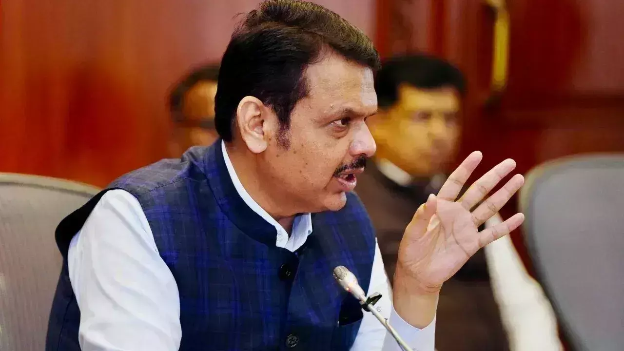 पाकिस्तान के नम्बर से ही दी गई है देवेंद्र फडणवीस के कार्यालय को उड़ाने की धमकी पाकिस्तान के नम्बर से ही दी गई है देवेंद्र फडणवीस के कार्यालय को उड़ाने की धमकी