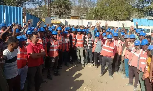 सिम्स में हड़ताल, चार माह से भुगतान नहीं होने पर 1400 मजदूरों ने काम बंद कर किया प्रदर्शन सिम्स में हड़ताल, चार माह से भुगतान नहीं होने पर 1400 मजदूरों ने काम बंद कर किया प्रदर्शन