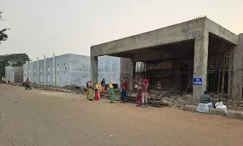 भास्कर अभियान, निर्माण में लेटलतीफी बढ़ा रही यात्रियों की परेशानी