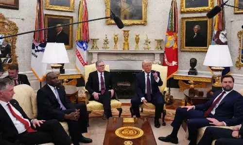 रूस-यूक्रेन मुद्दों पर हो रही थी बात, सेना के मुद्दे पर ट्रंप ने किया ऐसा मजाक, ब्रिटिश पीएम की हुई बोलती बंद