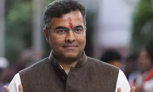 AAP के कार्यकाल पर मंत्री प्रवेश वर्मा ने ली चुटकी, केजरीवाल के पांच रु के पैन से दुबई के महल पर कसा तंज AAP के कार्यकाल पर मंत्री प्रवेश वर्मा ने ली चुटकी, केजरीवाल के पांच रु के पैन से दुबई के महल पर कसा तंज