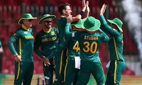 7 विकेटों से प्रोटियाज ने दर्ज की जीत, इंग्लैंड को झेलनी पड़ी करारी हार, सेमीफाइनल का रास्ता हुआ साफ 7 विकेटों से प्रोटियाज ने दर्ज की जीत, इंग्लैंड को झेलनी पड़ी करारी हार, सेमीफाइनल का रास्ता हुआ साफ