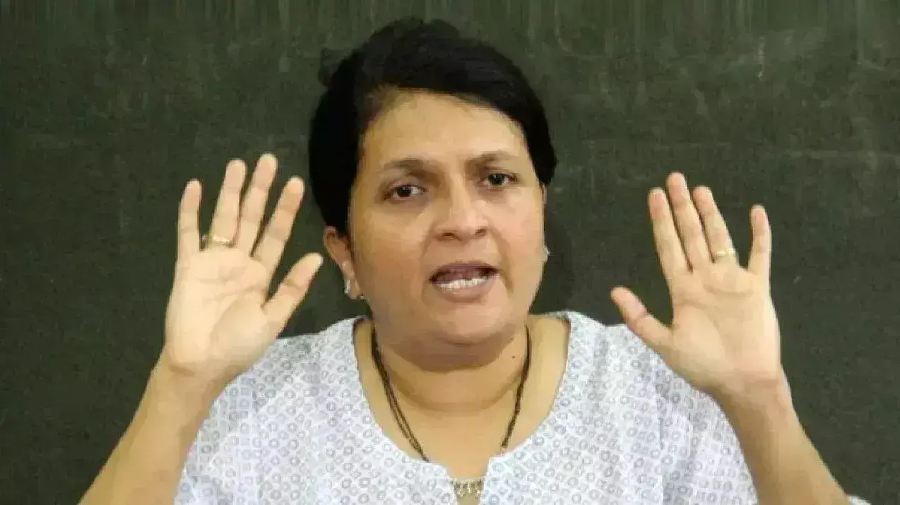 अंजलि दमानिया की चेतावनी, सोमवार तक धनंजय मुंडे का इस्तीफा नहीं लिया तो.....!