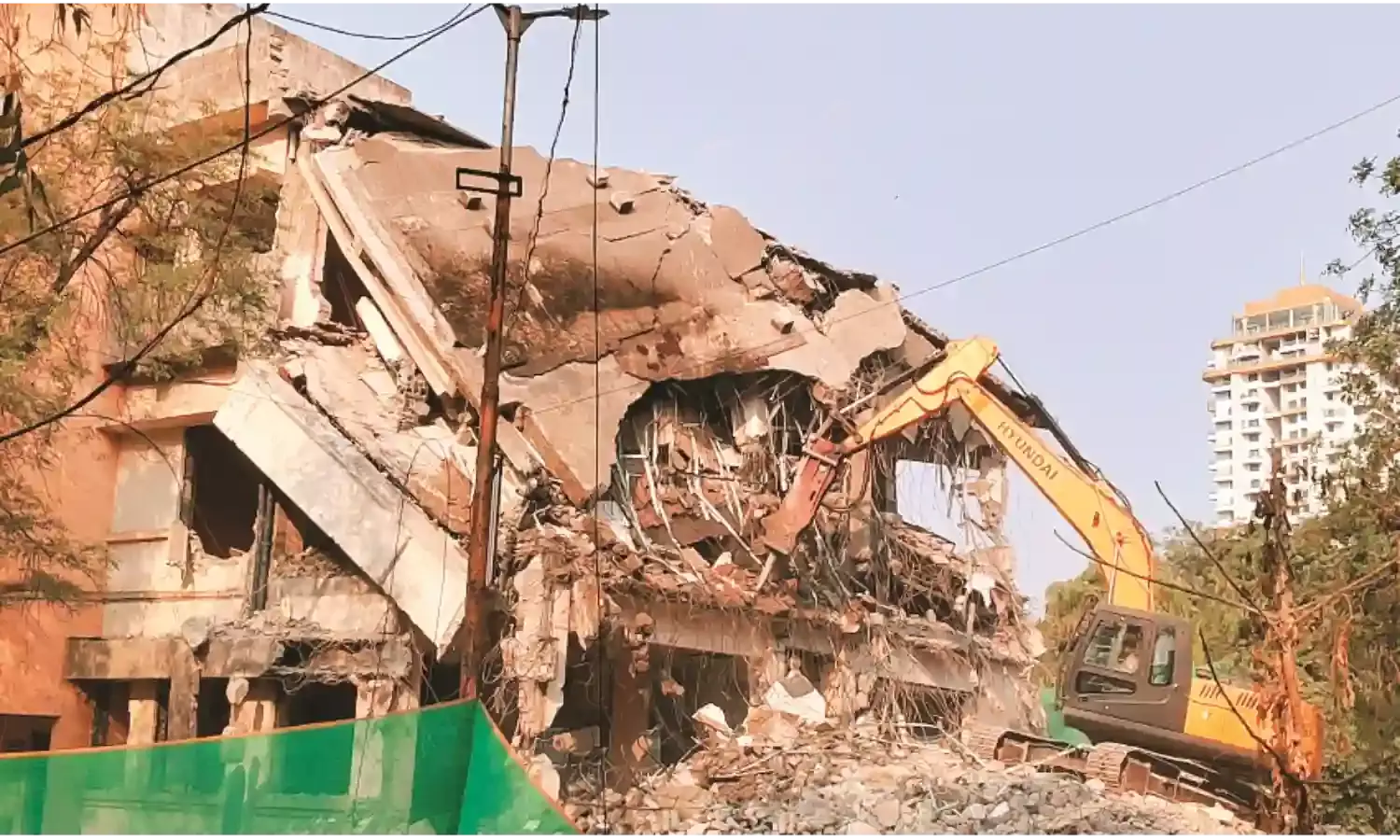कलेक्टोरेट की शान सेतु अब इतिहास, जेेसीबी से ढहा दी गई बहुमंजिला इमारत