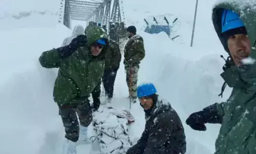 एवलांच में फंसे मजदूरों को निकालने का काम जारी, 54 में से 53 बाहर निकाले, एक की तलाश जारी