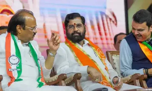 आप अपनी CM की कुर्सी..., प्रेस कॉन्फ्रेंस के दौरान एकनाथ शिंदे ने मजाकिया अंदाज में किसे कही ये बात