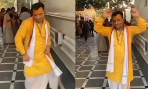 मंदिर में पंडित जी ने किया जोरदार डांस, सोशल मीडिया पर वायरल हुआ वीडियो, यूजर्स दे रहे मजेदार रिएक्शन