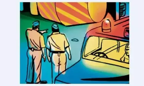 90 हजार की अवैध शराब के साथ 2 गिरफ्तार 90 हजार की अवैध शराब के साथ 2 गिरफ्तार