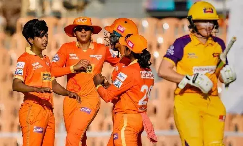 घरेलू मैदान पर यूपी वॉरियर्स को झेलनी पड़ी करारी हार, गुजरात जायंट्स ने 81 रनों से दर्ज की जीत घरेलू मैदान पर यूपी वॉरियर्स को झेलनी पड़ी करारी हार, गुजरात जायंट्स ने 81 रनों से दर्ज की जीत