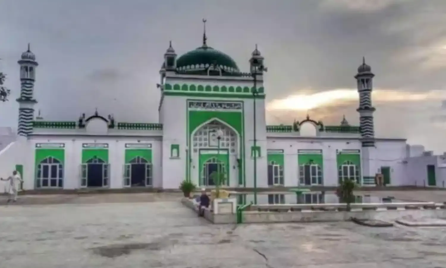 हिंदू पक्ष बोला - ये मस्जिद कहेंगे तो हम मंदिर कहेंगे, कोर्ट ने सुनाया बड़ा आदेश, अब विवादित ढांचा कहलाएगी जामा मस्जिद