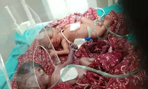 एक घंटे तक प्रसव पीड़ा से तड़पती रही गर्भवती, नहीं आई एम्बुलेंस, निजी वाहन में प्रसव एक घंटे तक प्रसव पीड़ा से तड़पती रही गर्भवती, नहीं आई एम्बुलेंस, निजी वाहन में प्रसव