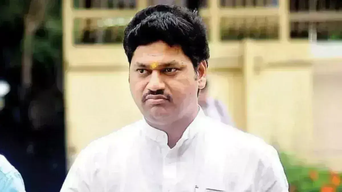 धनंजय मुंडे का मंत्री पद से इस्तीफा, सरपंच हत्याकांड में संलिप्ता का लगा है आरोप