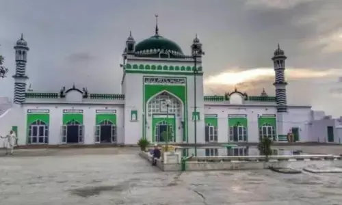 हिंदू पक्ष बोला - ये मस्जिद कहेंगे तो हम मंदिर कहेंगे, कोर्ट ने सुनाया बड़ा आदेश, अब विवादित ढांचा कहलाएगी जामा मस्जिद हिंदू पक्ष बोला - ये मस्जिद कहेंगे तो हम मंदिर कहेंगे, कोर्ट ने सुनाया बड़ा आदेश, अब विवादित ढांचा कहलाएगी जामा मस्जिद