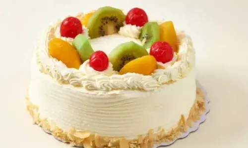 विमेंस डे पर अपनों को दें फ्रूट केक बनाकर सरप्राइज, स्वाद में बेस्ट, खाने में इतना सॉफ्ट की बेकरी से केक लाना भूल ही जाएंगे