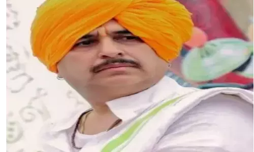 तस्वीरें सामने आने के बाद शास्त्री ने बदला बयान, बोले आरोपियों के खिलाफ सख्त कार्रवाई हो