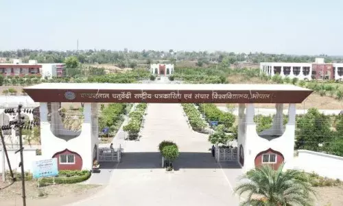 महिला विकास प्रकोष्ठ द्वारा अंतरराष्ट्रीय महिला दिवस 2025 पर स्वरचित कविता पाठ आयोजन महिला विकास प्रकोष्ठ द्वारा अंतरराष्ट्रीय महिला दिवस 2025 पर स्वरचित कविता पाठ आयोजन