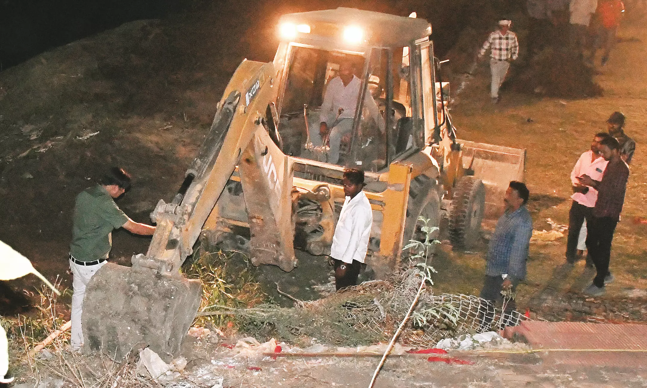 फुटाला तालाब का अतिक्रमण साफ , 35 मीटर लंबी बनेगी सुरक्षा दीवार फुटाला तालाब का अतिक्रमण साफ , 35 मीटर लंबी बनेगी सुरक्षा दीवार