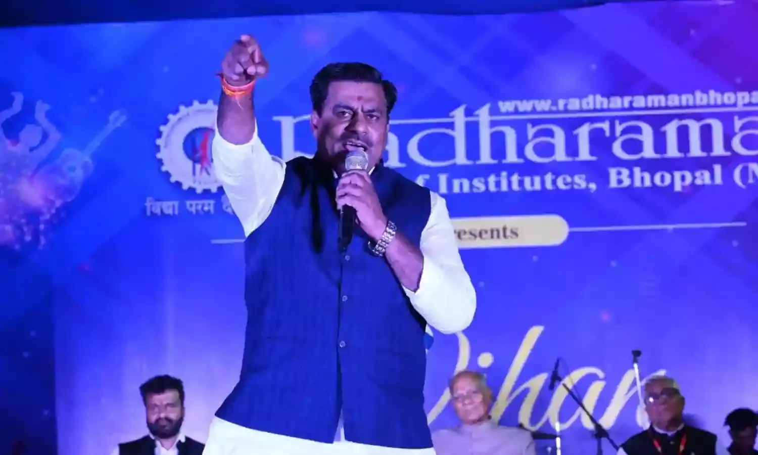 अब बीजेपी विधायक रामेश्वर शर्मा ने दिया बड़ा बयान, कहा- जो औरंगजेब की तारीफ करेगा, उसे कब्रिस्तान पहुंचा देंगे