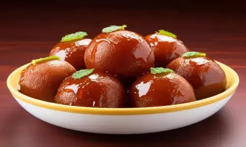 इंटरनेशनल विमेंस डे पर गुलाबजामुन खिलाकर कराएं अपनों का मुंह मीठा, हलवाई स्टाइल मिठाई बनाने के लिए फॉलो करें ये रेसिपी