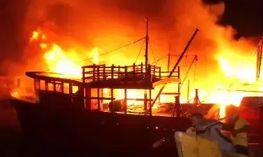 ओडिशा के जगतसिंहपुर में पोर्ट पर कई नावों में लगी आग, मौके पर 10-11 दमकल की गाड़ियां मौजूद, राहत और बचाव का काम जारी