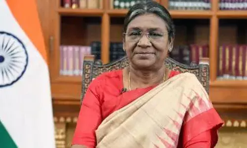 राष्ट्रपति द्रौपदी मुर्मु का बड़ा बयान, अधिकारी गरीबों और वंचितों को ध्यान में रखकर नीति और कार्यक्रम लागू करें राष्ट्रपति द्रौपदी मुर्मु का बड़ा बयान, अधिकारी गरीबों और वंचितों को ध्यान में रखकर नीति और कार्यक्रम लागू करें