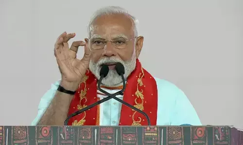 सूरत में पीएम मोदी ने जनसभा को किया संबोधित, कहा- मिडिल क्लास का देश के विकास में बहुत बड़ा योगदान सूरत में पीएम मोदी ने जनसभा को किया संबोधित, कहा- मिडिल क्लास का देश के विकास में बहुत बड़ा योगदान