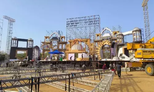 जयपुर में दिखी आईफा अवॉर्ड की रौनक, JECC में राजस्थानी थीम पर तैयार हुआ भव्य स्टेज, बी-टाउन सेलेब्स का आने का सिलसिला शुरू