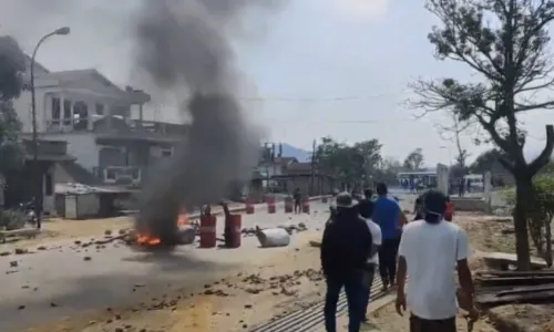 मणिपुर में एक बार फिर क्यों भड़क उठी हिंसा? 60 से ज्यादा लोग घायल, 10 गंभीर, कर्फ्यू लागू