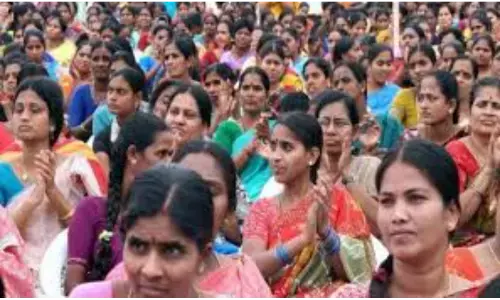 दिल्ली में महिलाओं को मिलेंगे 2500 रुपए हर माह, कैबिनेट की बैठक में लगी मुहर