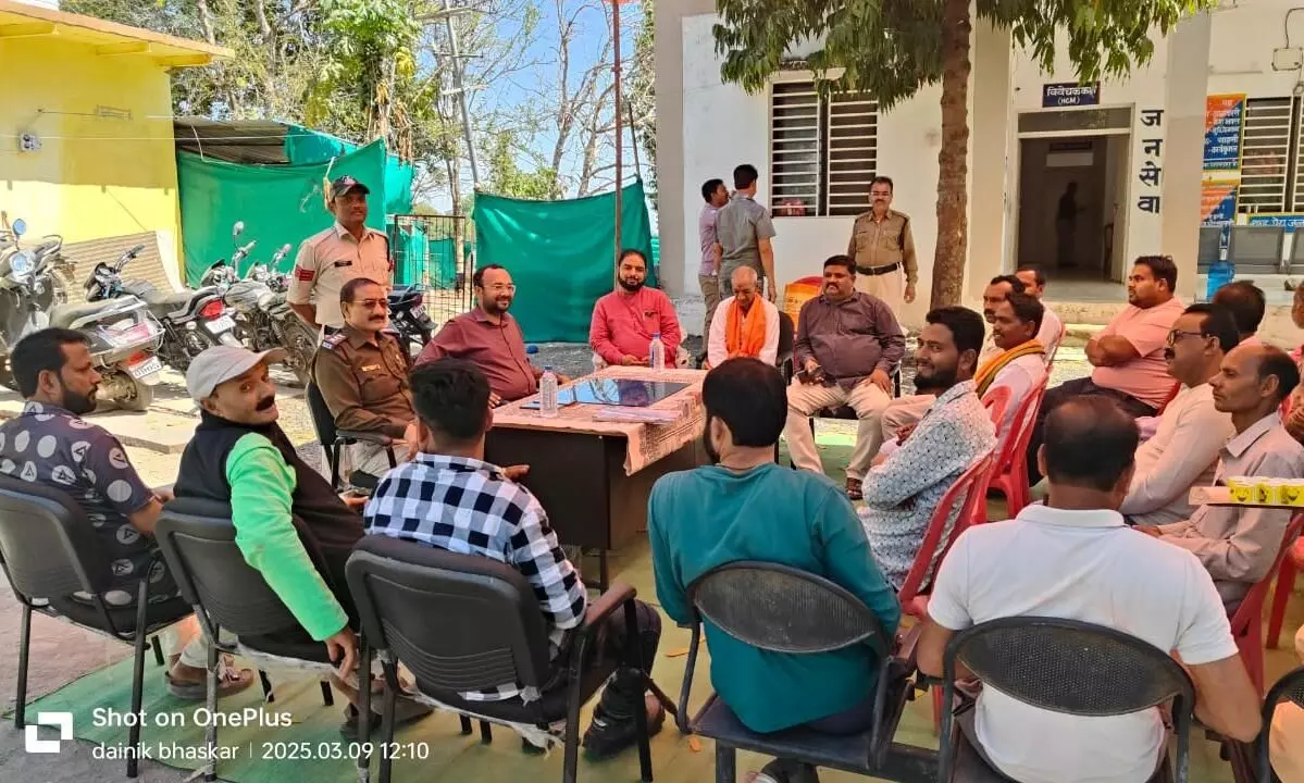 मोहन्द्रा चौकी में त्यौहारों को लेकर शांति समिति की बैठक मोहन्द्रा चौकी में त्यौहारों को लेकर शांति समिति की बैठक