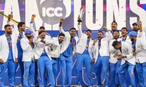 इकलौता आईसीसी टूर्नामेंट जहां विनर टीम को पहनाया जाता है व्हाइट ब्लेजर, जानें इसके पीछे की कहानी इकलौता आईसीसी टूर्नामेंट जहां विनर टीम को पहनाया जाता है व्हाइट ब्लेजर, जानें इसके पीछे की कहानी